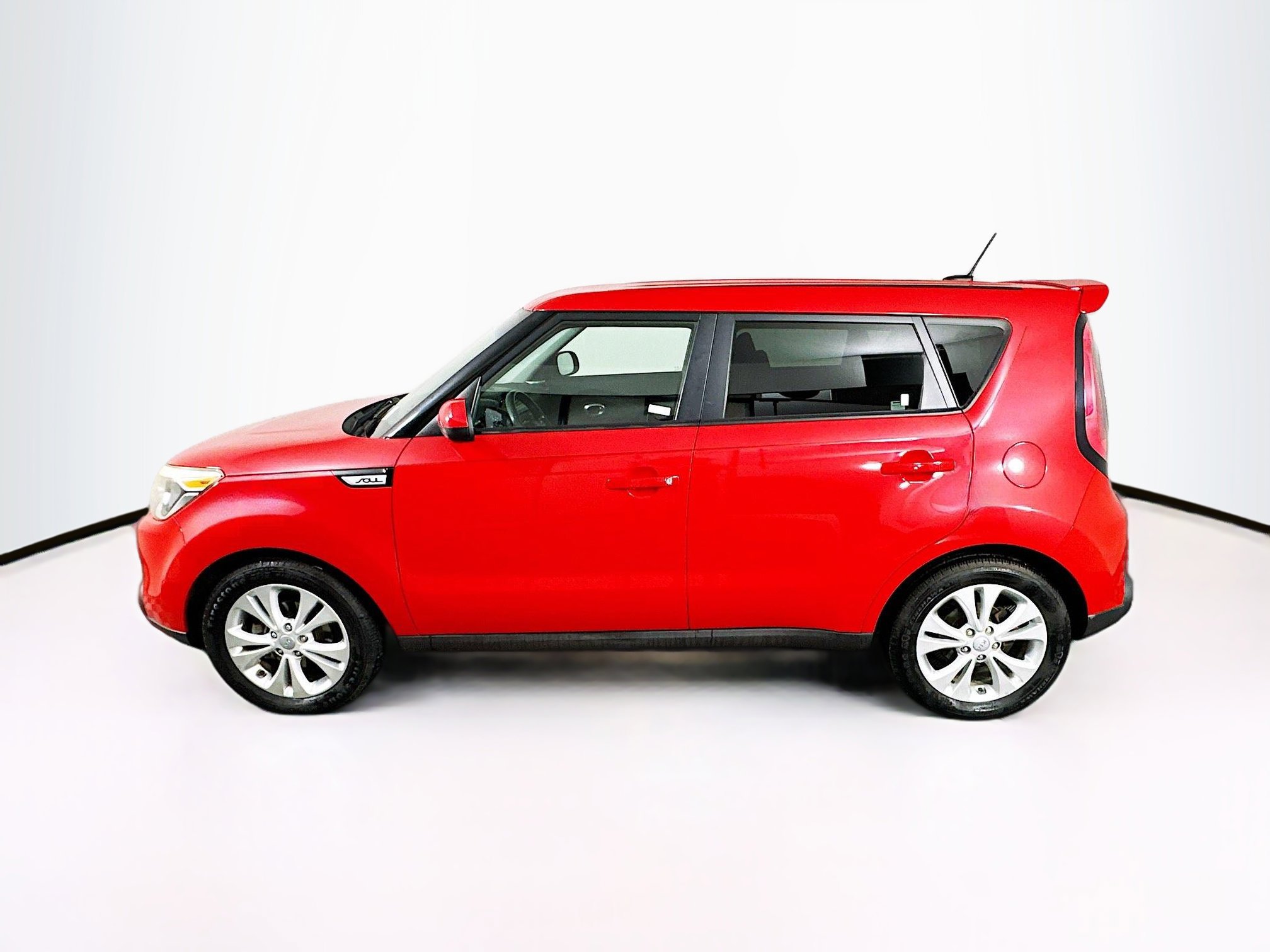 Used 2015 Kia Soul + FWD image 4