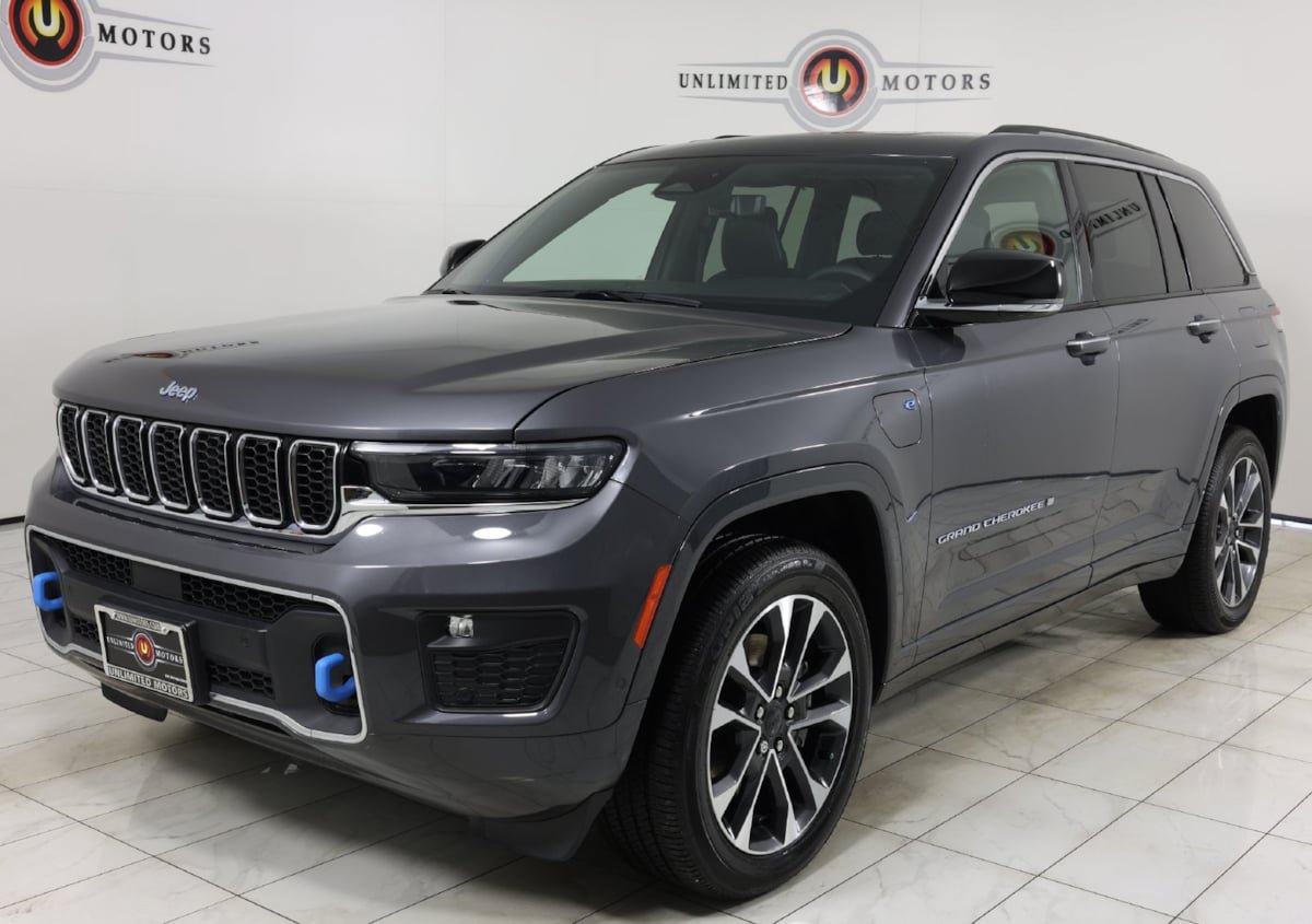 Used 2023 Jeep Grand Cherokee Overland w/ Luxury Tech Group IV AWD/4WD image 5