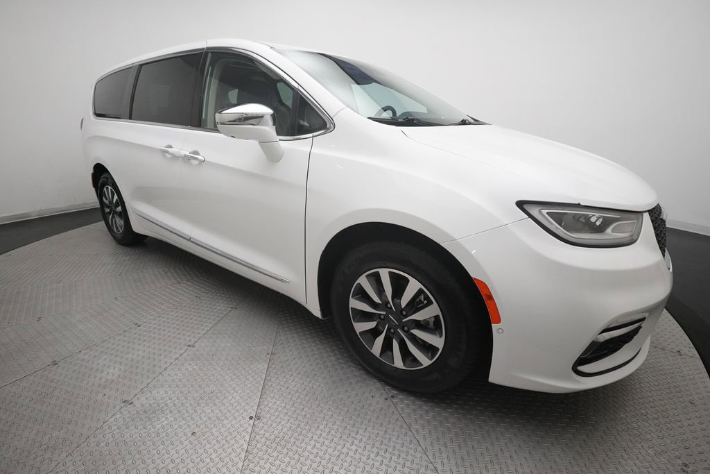 Used 2022 Chrysler Pacifica Limited FWD image 38