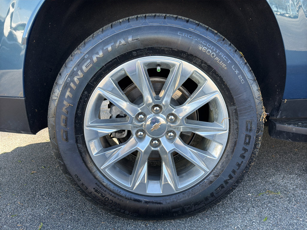 Used 2025 Chevrolet Suburban Premier image 36