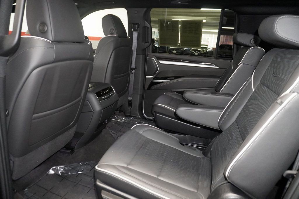 Used 2025 Cadillac Escalade ESV Premium Luxury image 11
