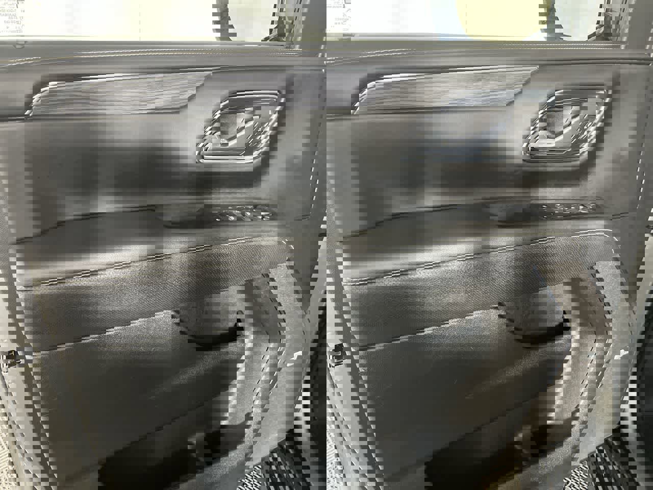 Used 2024 GMC Yukon SLT image 13