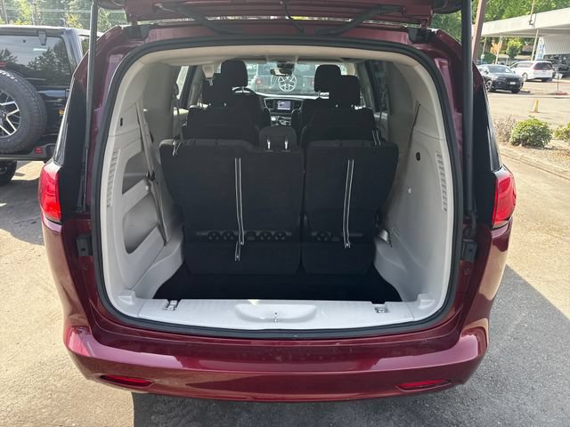 Used 2023 Chrysler Voyager LX FWD image 13