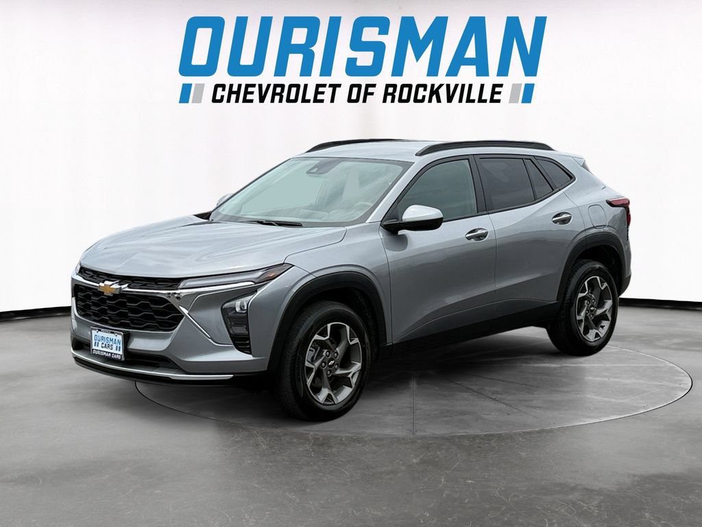 Used 2025 Chevrolet Trax LT w/ LT Convenience Package FWD image 2