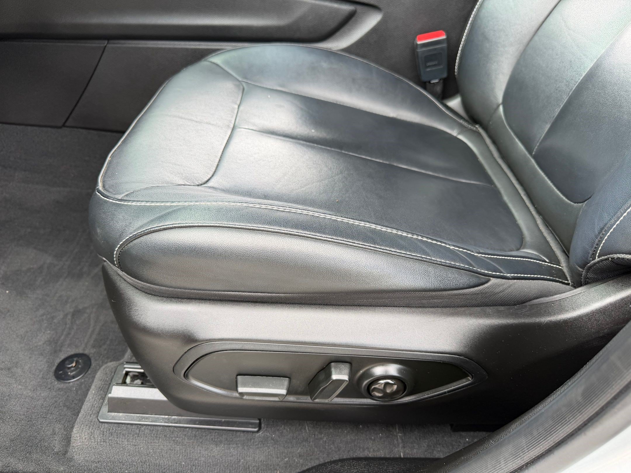 Used 2023 Jeep Grand Cherokee Limited w/ Black Appearance Package RWD image 15