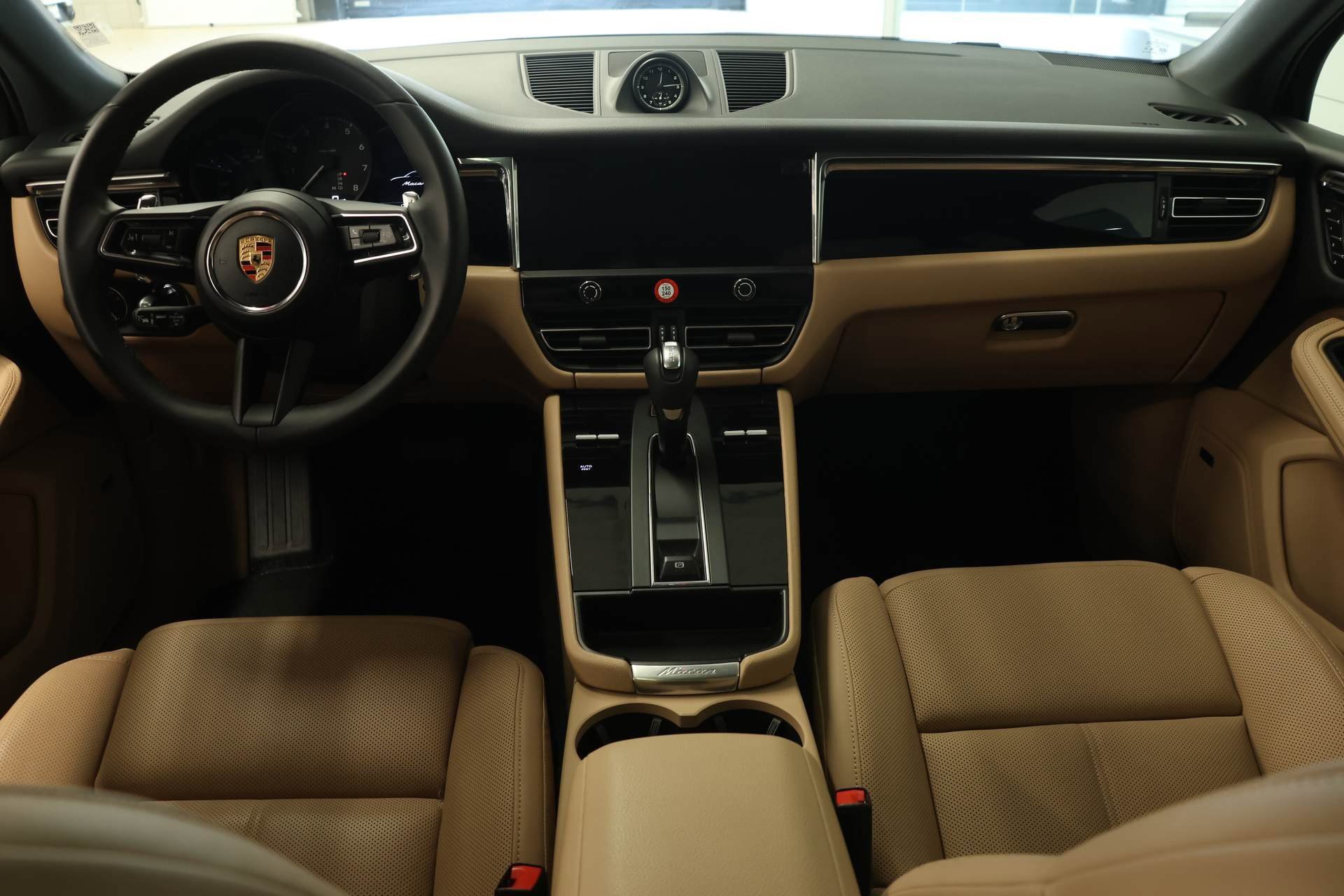 Used 2025 Porsche Macan image 11