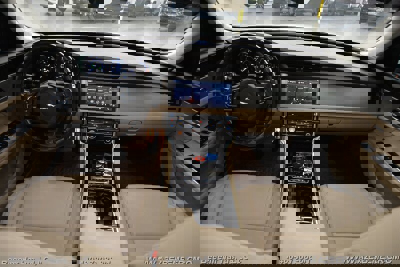 Used 2020 Jaguar XF Premium image 25