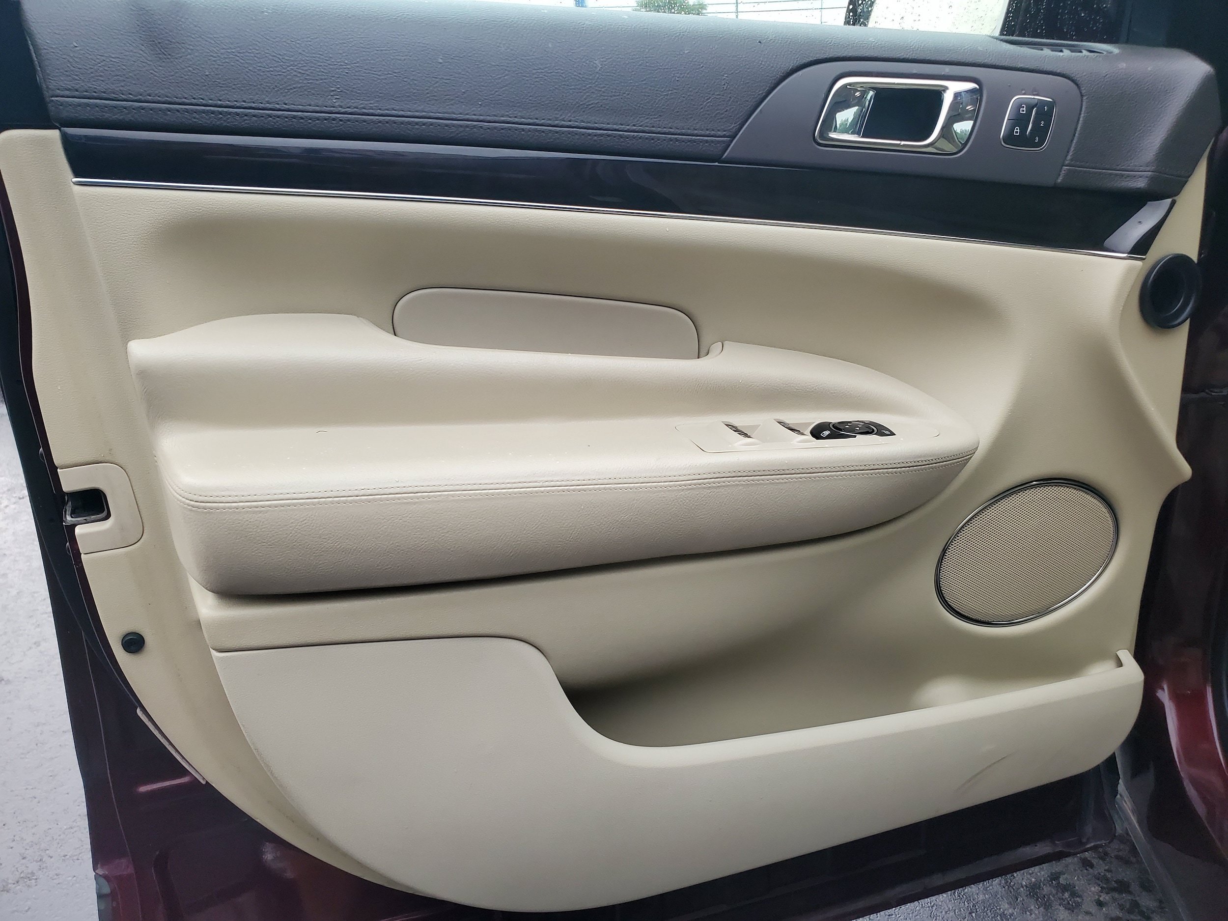 Used 2019 Lincoln MKT AWD image 7