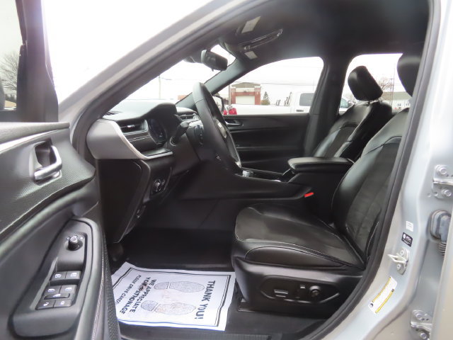 Used 2023 Jeep Grand Cherokee Altitude AWD/4WD image 17