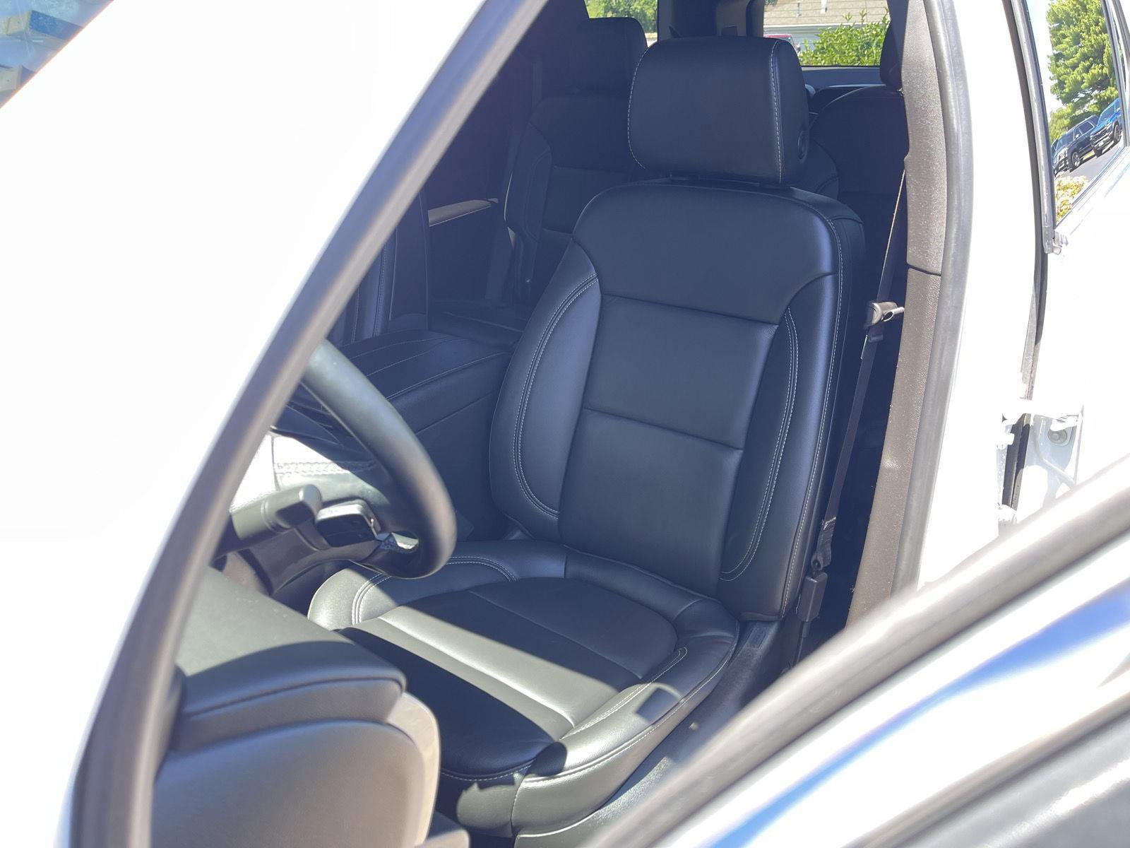 Used 2023 Chevrolet Traverse LT w/ LPO, Floor Liner Package FWD image 14