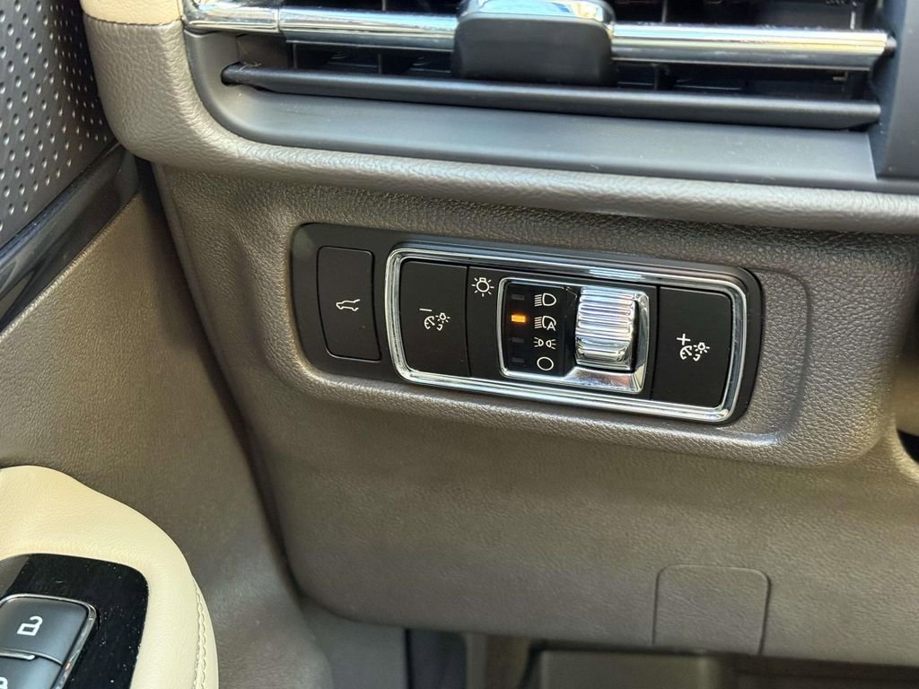 Used 2023 Lincoln Corsair Reserve w/ Towing Package image 24