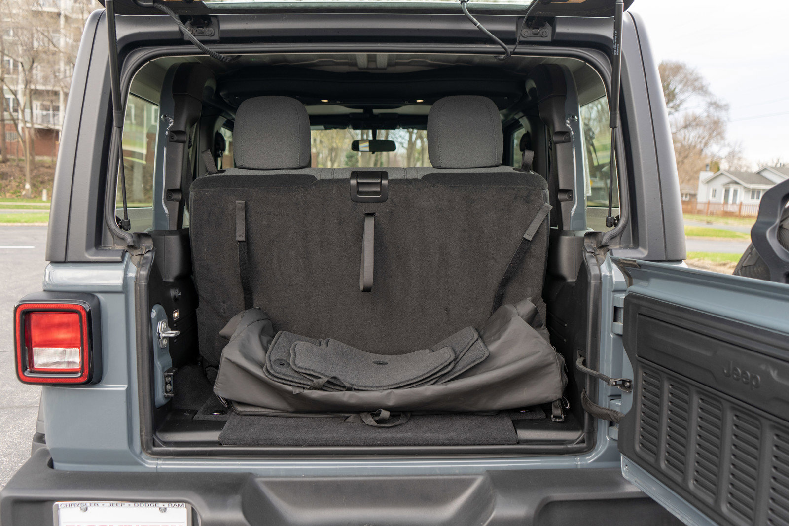 Used 2025 Jeep Wrangler Sport AWD/4WD image 9