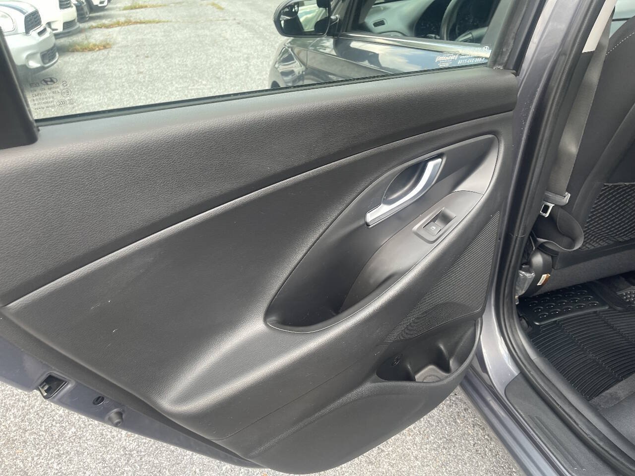 Used 2018 Hyundai Elantra GT FWD image 17