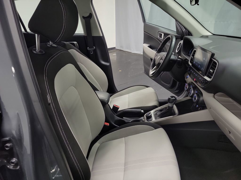 Used 2025 Hyundai Venue SEL FWD image 21