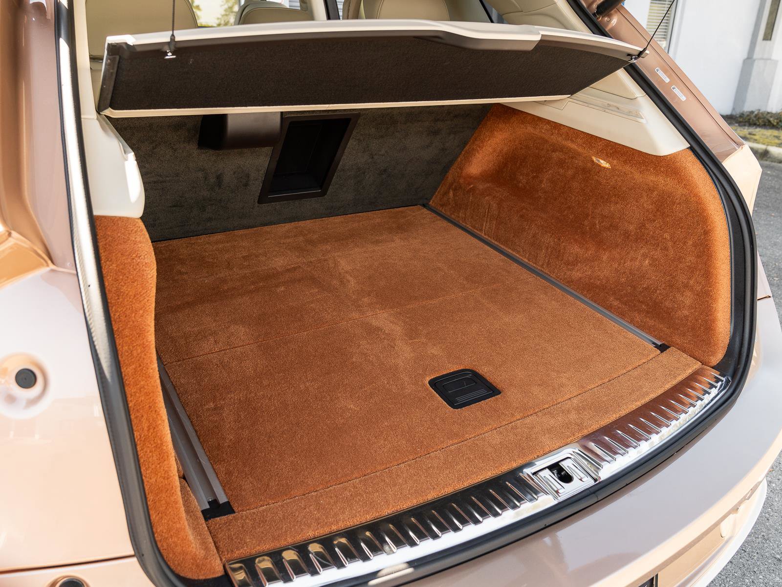 Used 2023 Bentley Bentayga Extended Wheelbase image 55