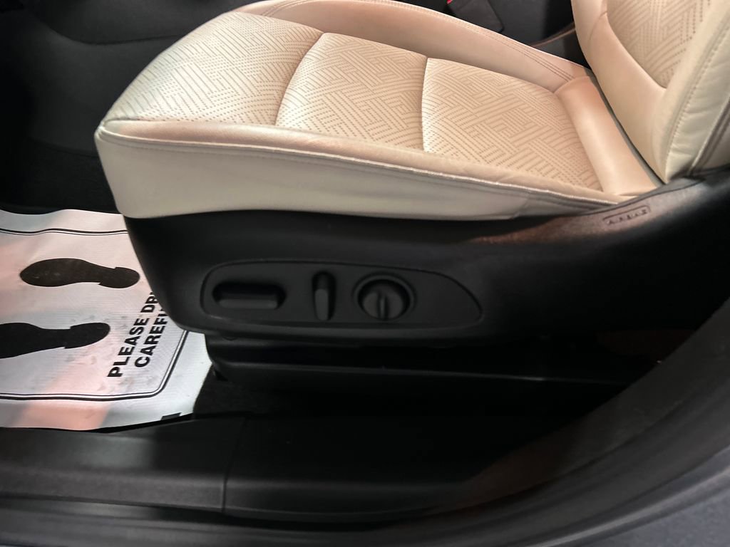 Used 2020 Buick Encore GX Essence w/ Advanced Technology Package AWD/4WD image 11
