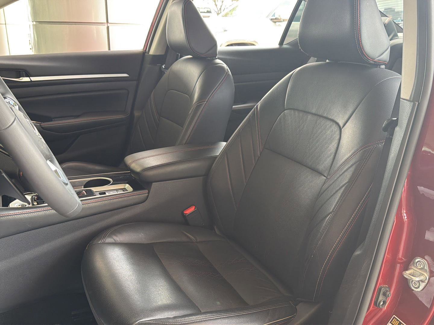 Used 2024 Nissan Altima 2.0 SR FWD image 11