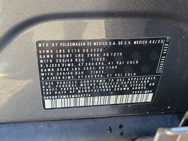 Certified 2025 Volkswagen Tiguan SE R-Line AWD/4WD image 33