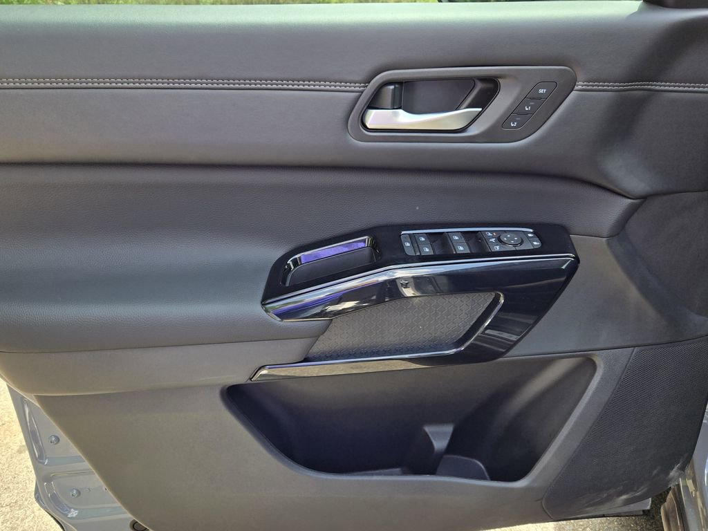 New 2026 Nissan Pathfinder Platinum FWD image 16