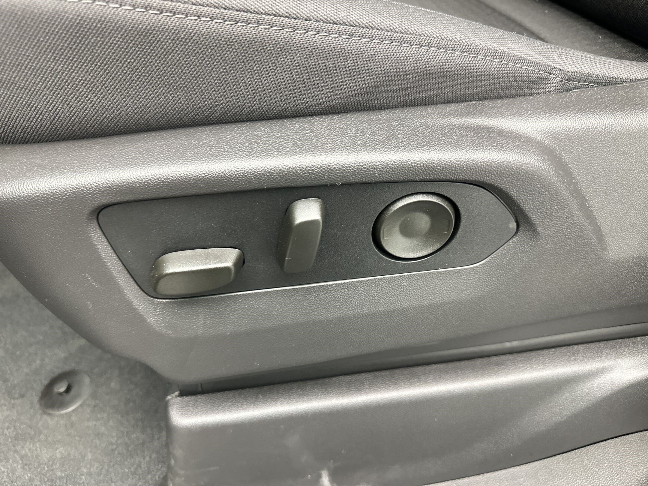 New 2026 Chevrolet Silverado 1500 Custom Trail Boss w/ LPO, Dark Essentials Package AWD/4WD image 14