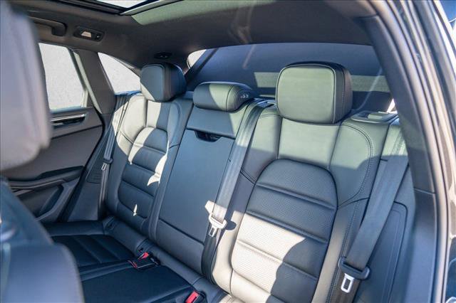Certified 2026 Porsche Macan AWD/4WD image 23