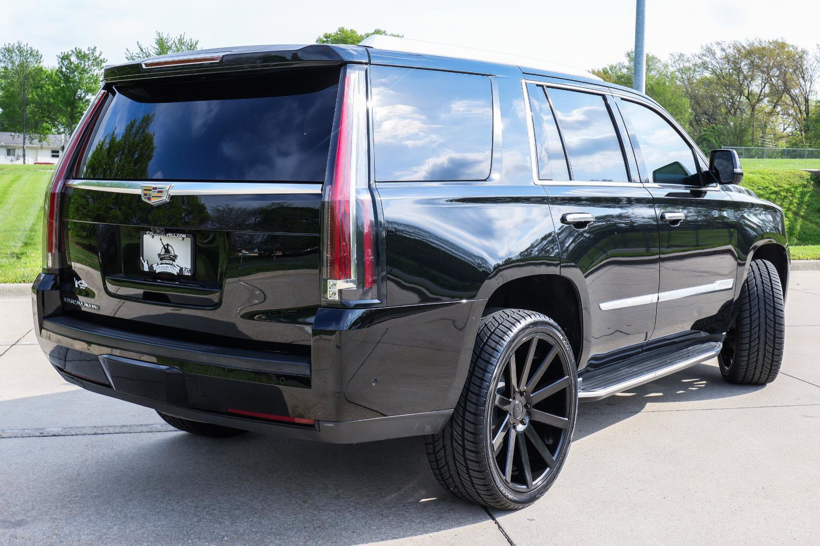 Used 2018 Cadillac Escalade Luxury AWD/4WD image 23