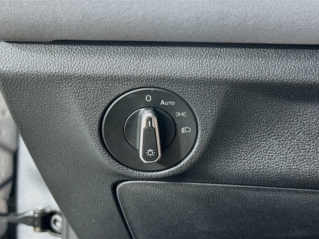 Used 2025 Volkswagen Jetta SE FWD image 23