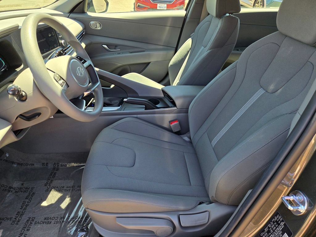Used 2026 Hyundai Elantra SE FWD image 13