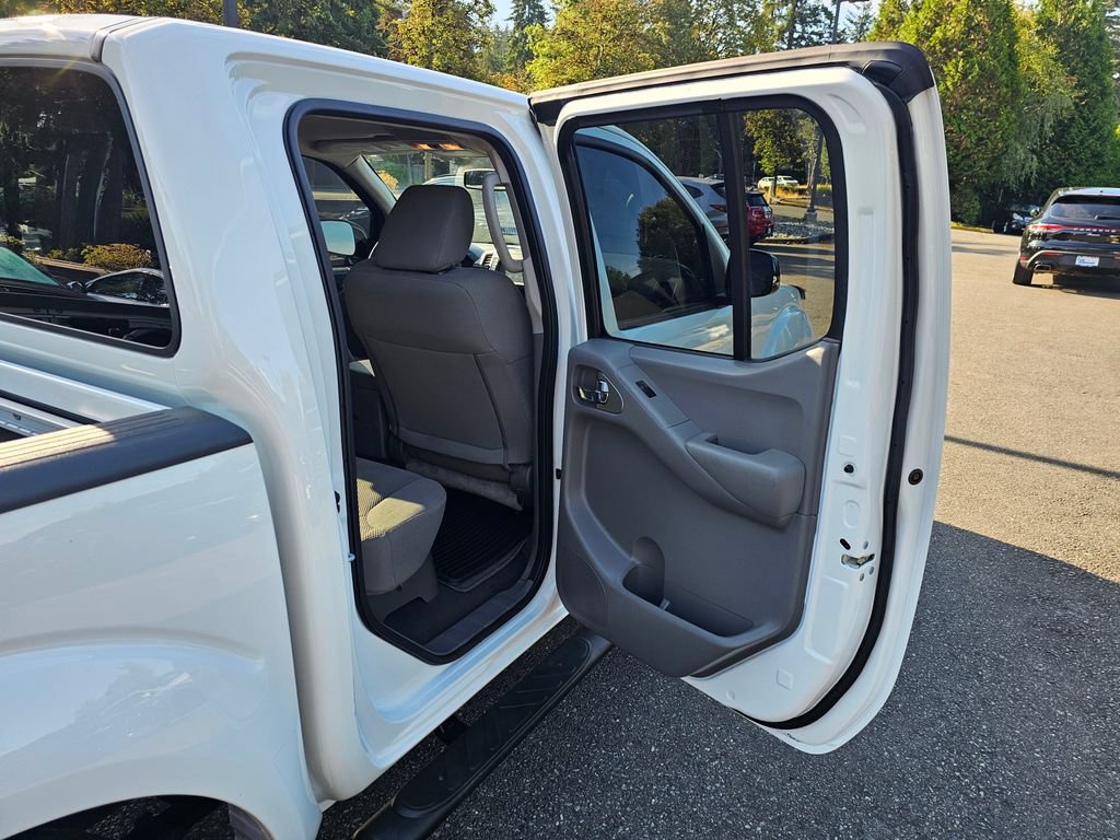 Used 2021 Nissan Frontier SV w/ Midnight Edition Floor Mats AWD/4WD image 24