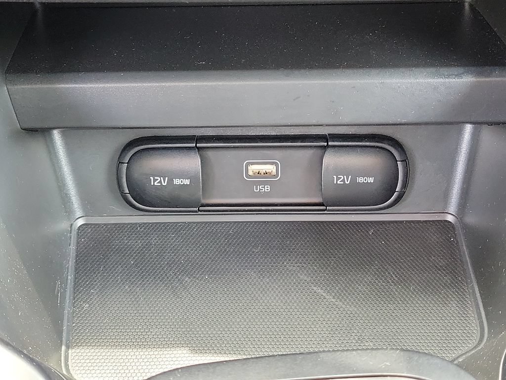 Used 2025 Kia Soul LX w/ LX Technology Package FWD image 24