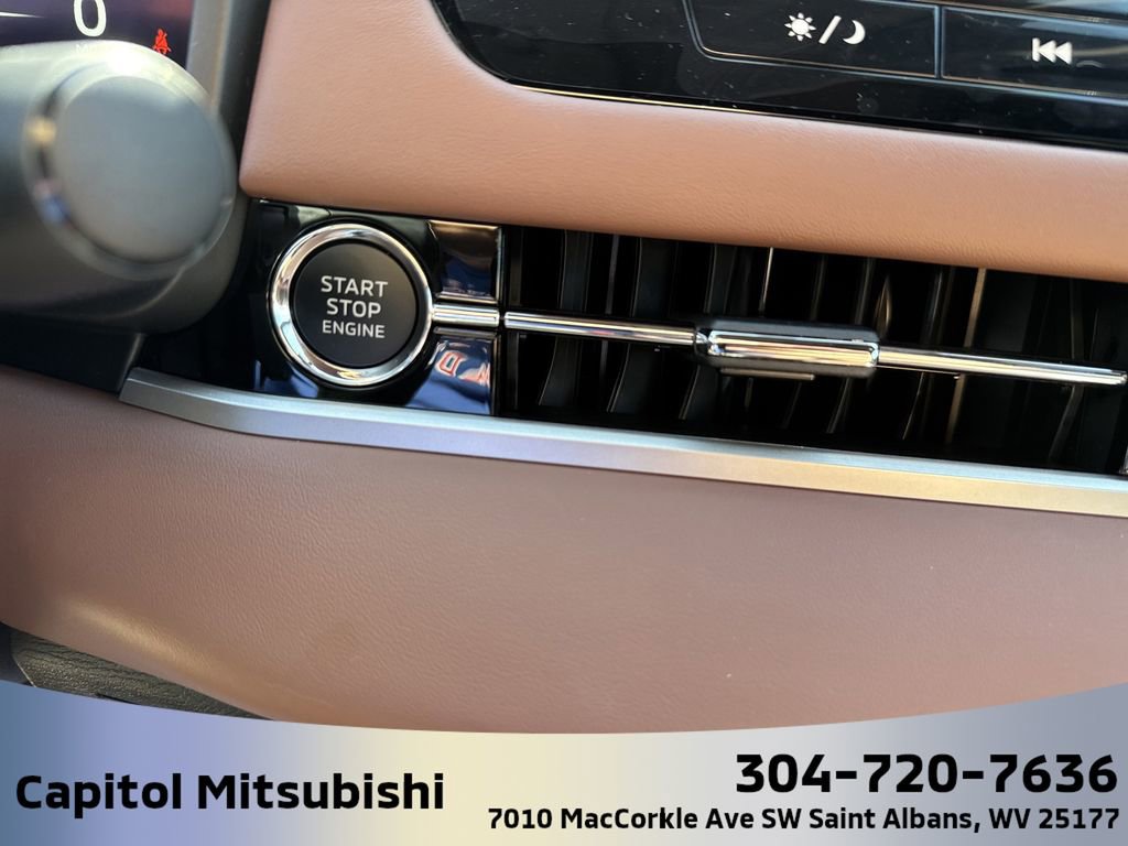 New 2025 Mitsubishi Outlander SEL image 25