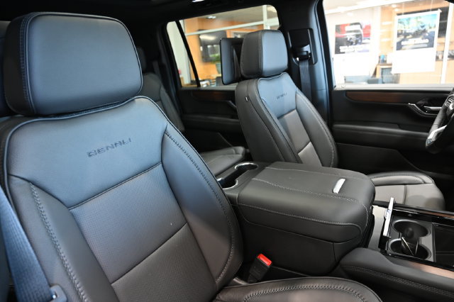 New 2026 GMC Yukon XL Denali w/ Denali Reserve Package AWD/4WD image 10