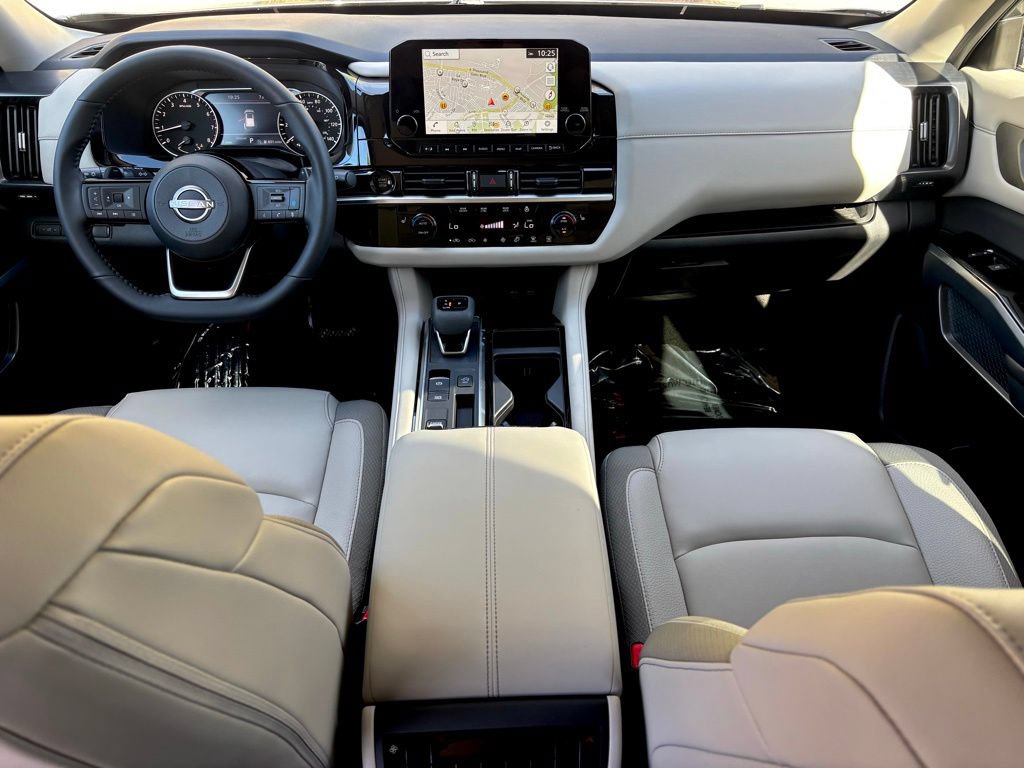 New 2025 Nissan Pathfinder SL FWD image 18