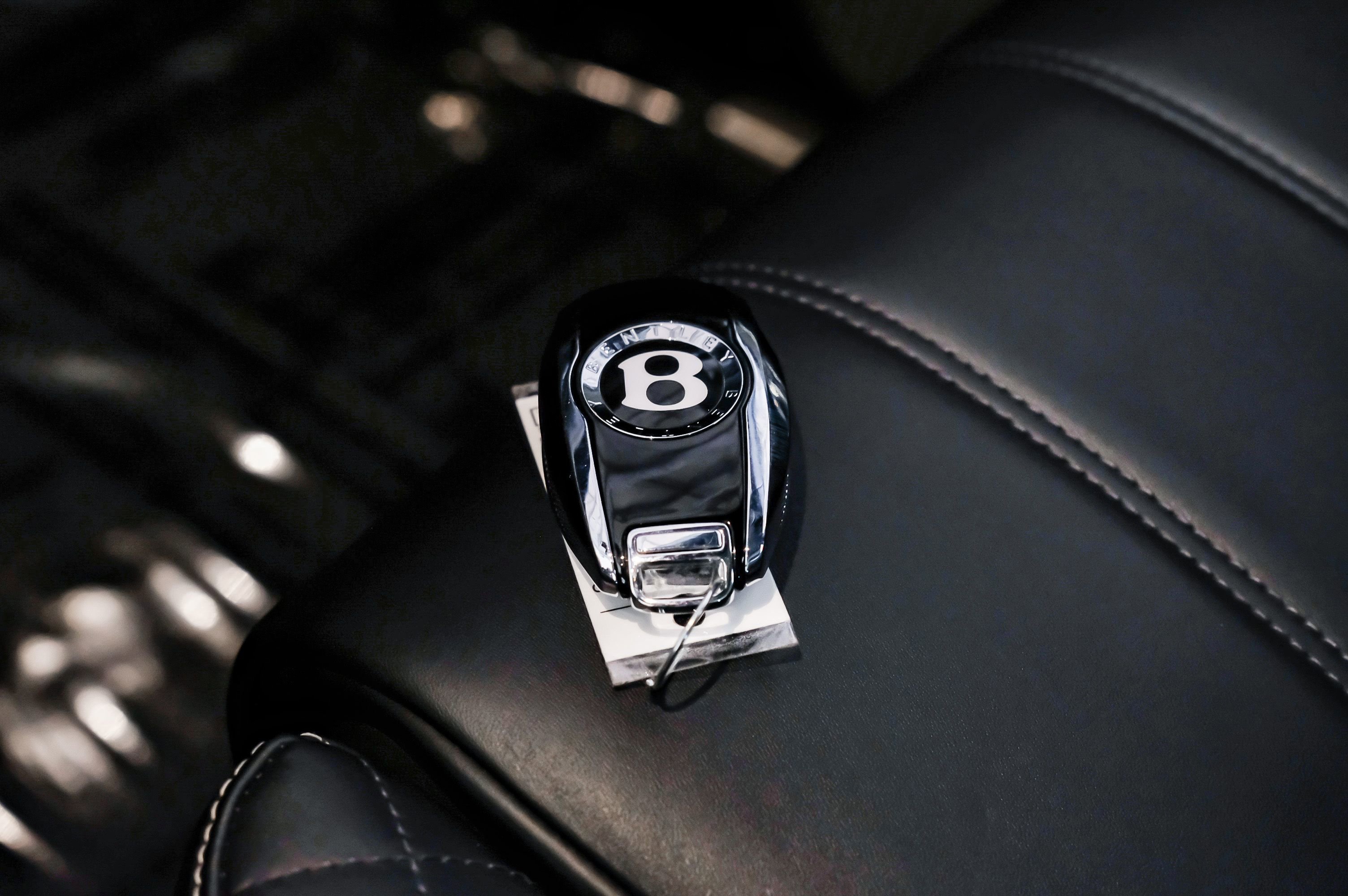 Used 2017 Bentley Bentayga image 60