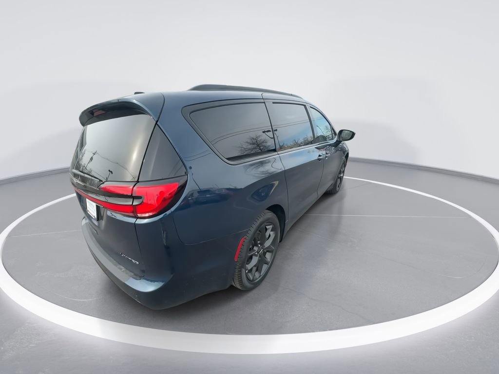 Used 2025 Chrysler Pacifica Limited FWD image 8