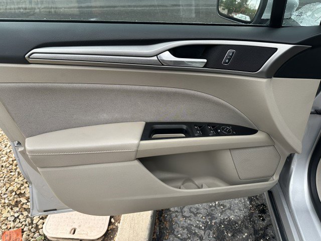 Used 2018 Ford Fusion SE image 10