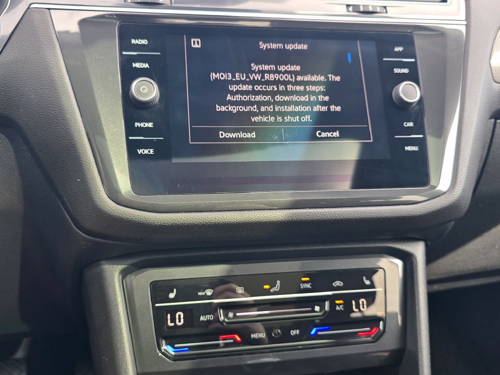 Used 2023 Volkswagen Tiguan SE w/ Panoramic Sunroof Package FWD image 27