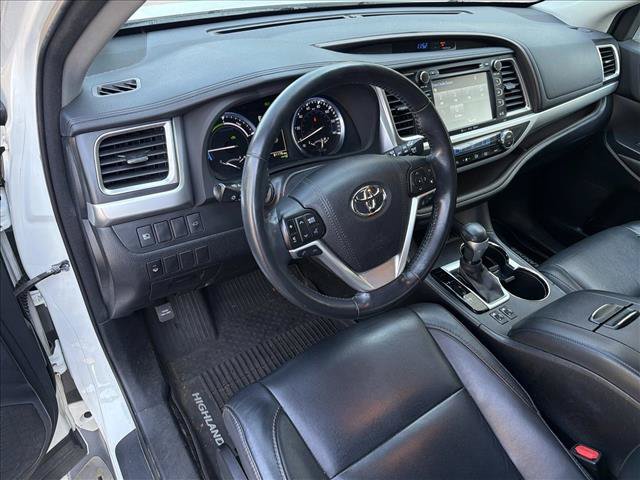 Used 2017 Toyota Highlander XLE AWD/4WD image 13