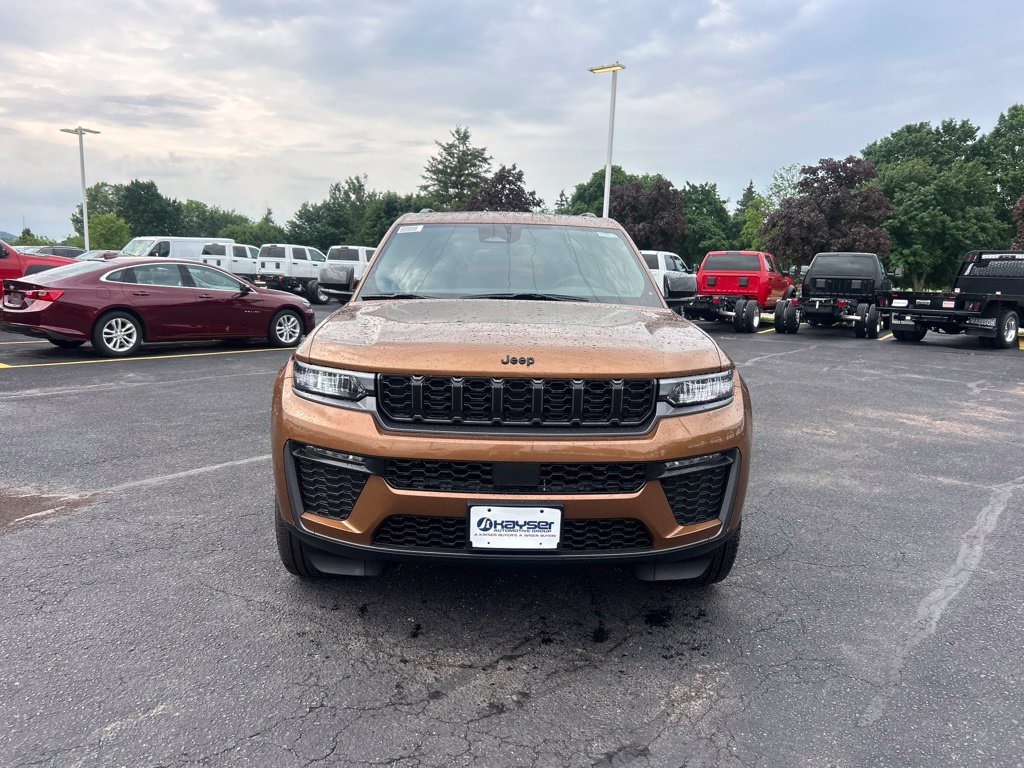New 2026 Jeep Grand Cherokee Limited w/ Limited Altitude Package AWD/4WD image 2