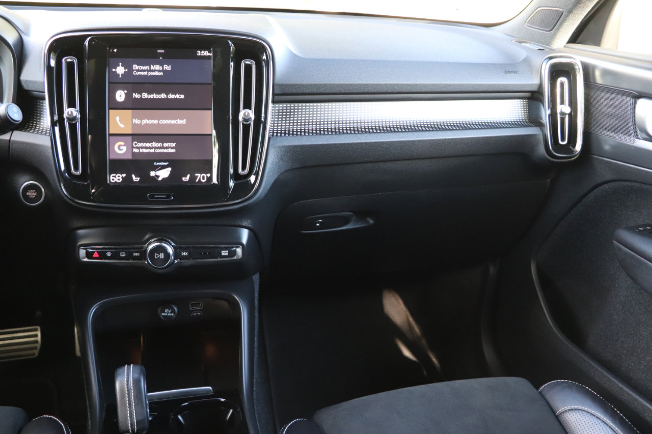 Used 2020 Volvo XC40 T5 R-Design image 39