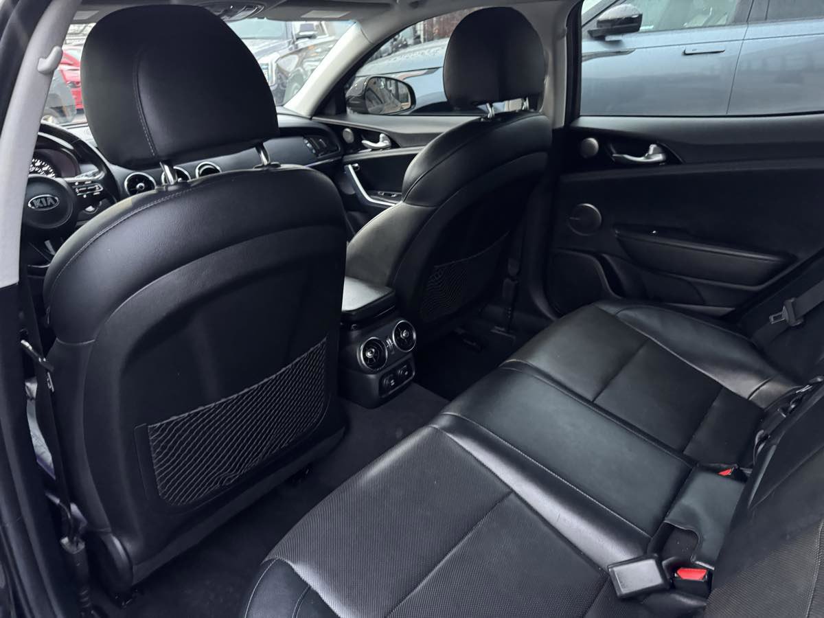 Used 2018 Kia Stinger Premium image 39