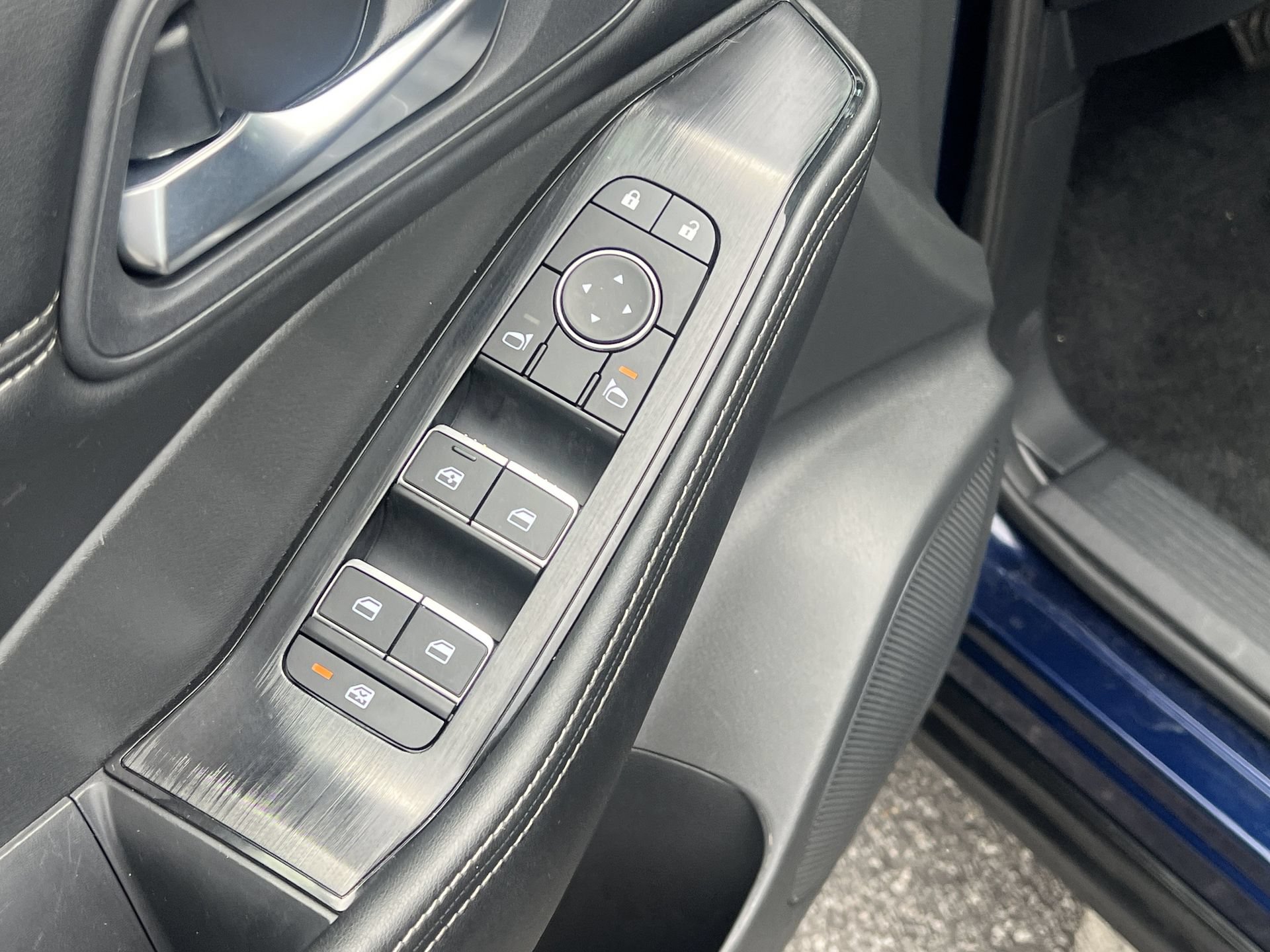 Certified 2026 Nissan Rogue SL FWD image 16