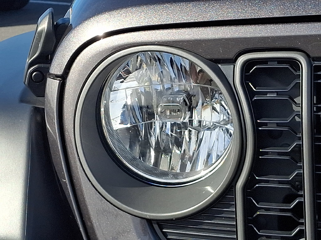 Used 2025 Jeep Wrangler Sport AWD/4WD image 9
