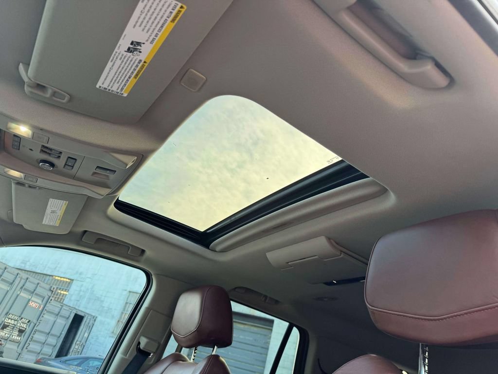 Used 2018 Cadillac Escalade Premium Luxury AWD/4WD image 21
