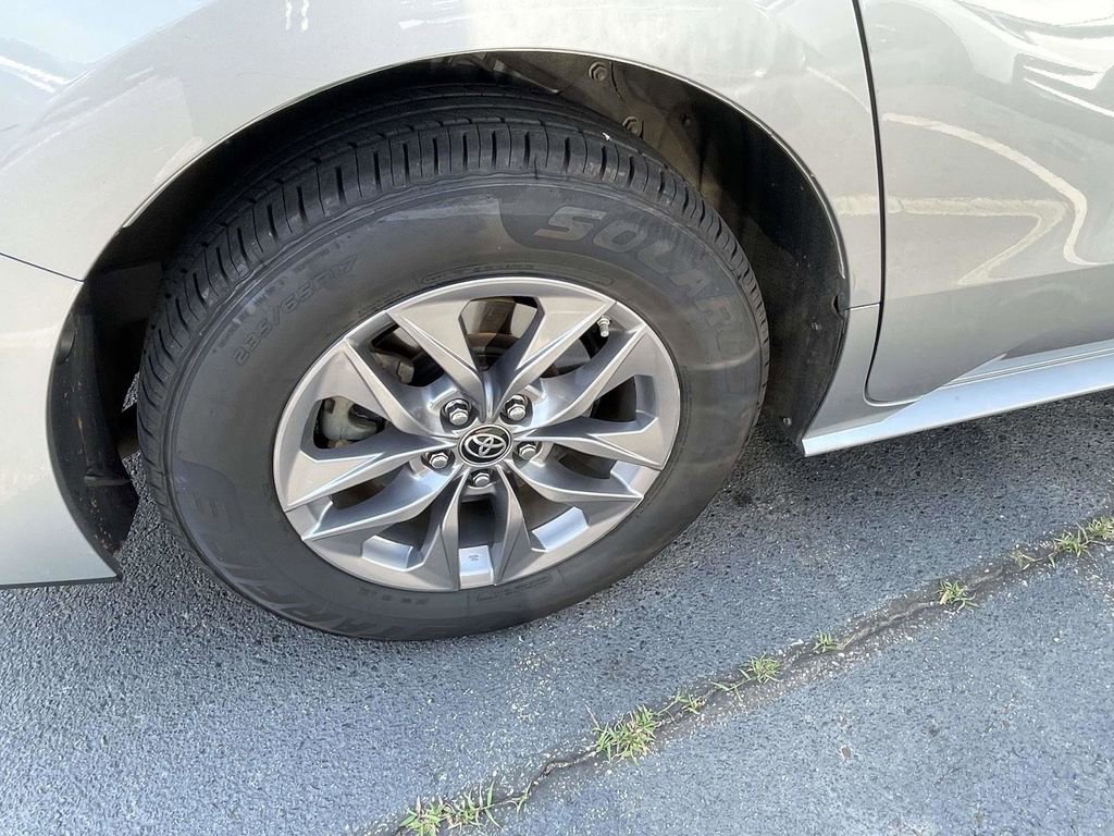 Used 2021 Toyota Sienna LE FWD image 23