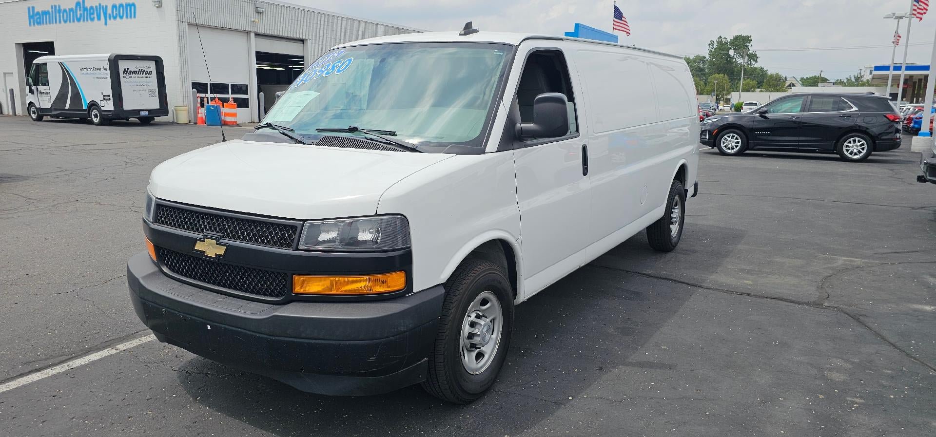 Used 2018 Chevrolet Express 2500 Extended RWD image 3