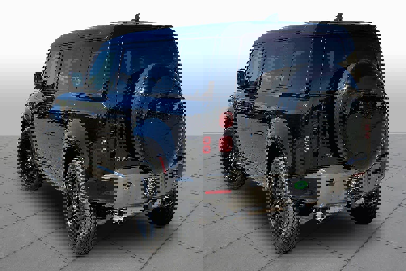 Certified 2025 Land Rover Defender 110 X-Dynamic SE image 10