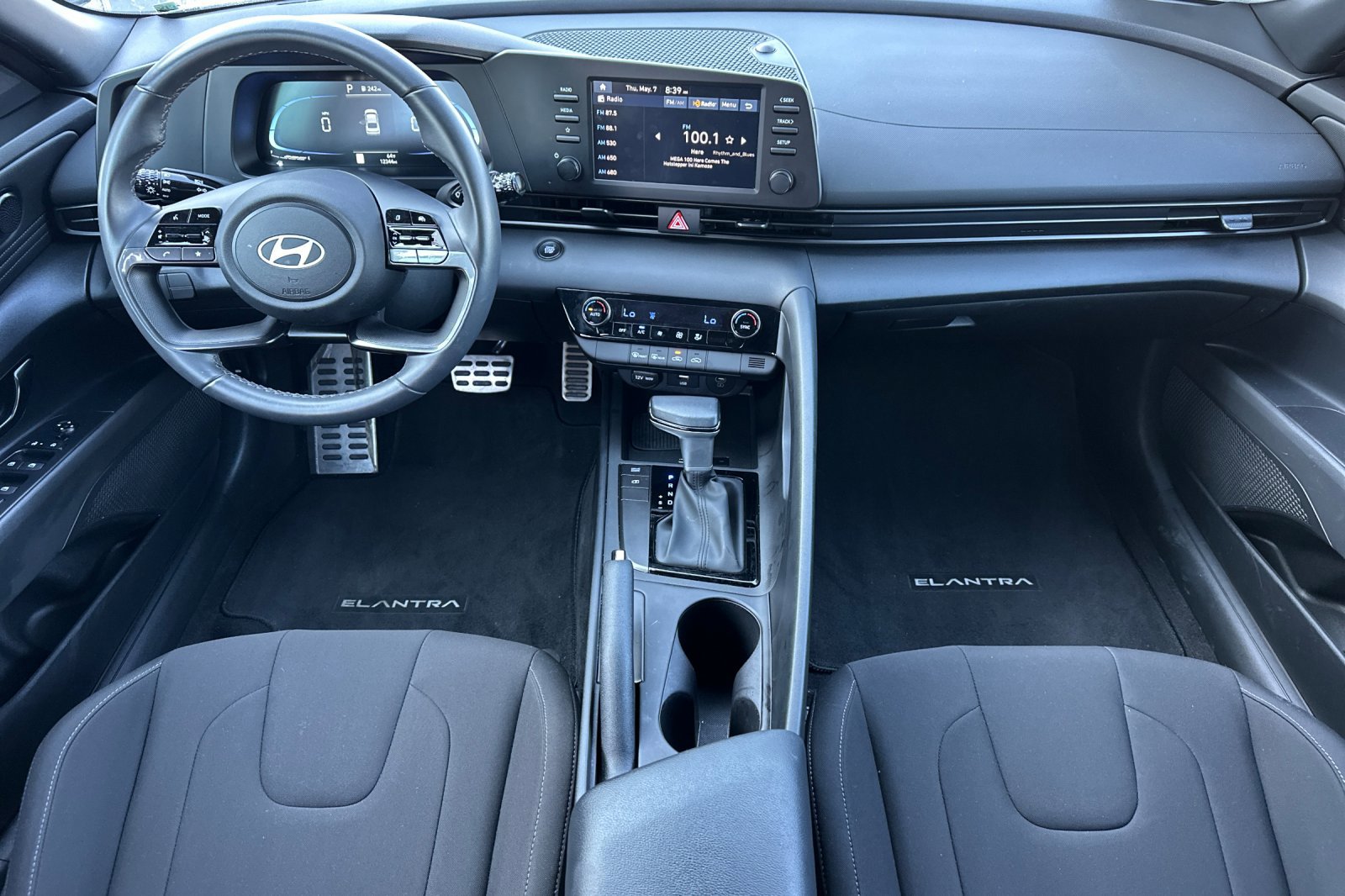 Used 2025 Hyundai Elantra Sport FWD image 13