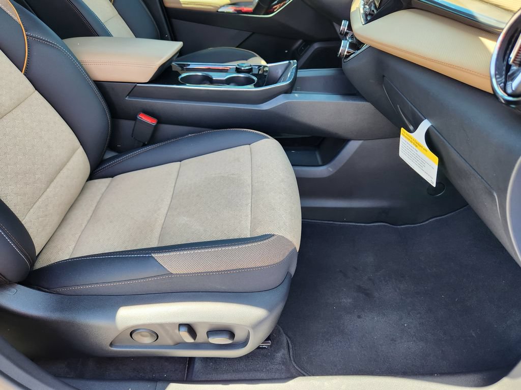 New 2026 Chevrolet Equinox ACTIV w/ Convenience Package III FWD image 14