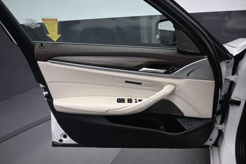 Used 2017 BMW 530i xDrive AWD/4WD image 9